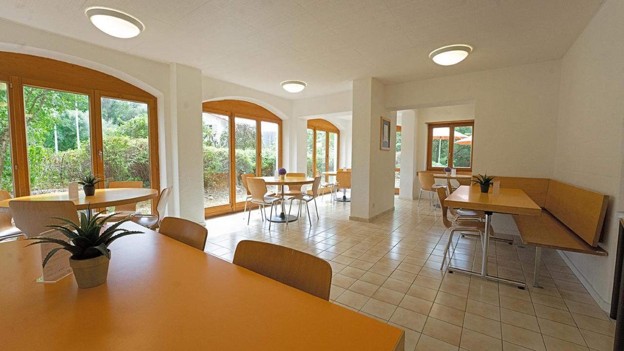 Delemont Youth Hostel Exterior photo